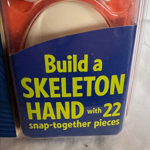 Klutz The Hand Book - Build a Skeleton Hand Kit - Picture 6 of 14
